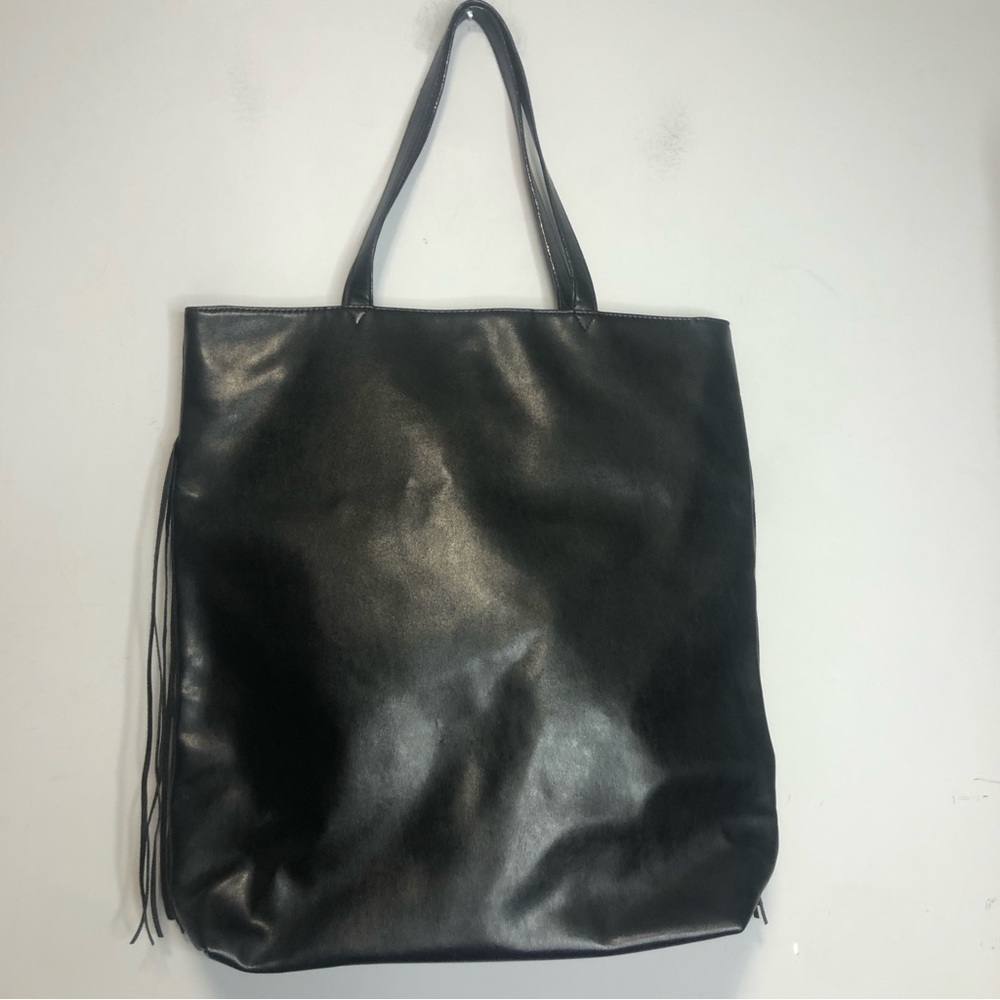 VICTORIA'S Secret 2018 Limited Edition Flirty Fringe Tote Bag - Style# 11140761 - Picture 4 of 7